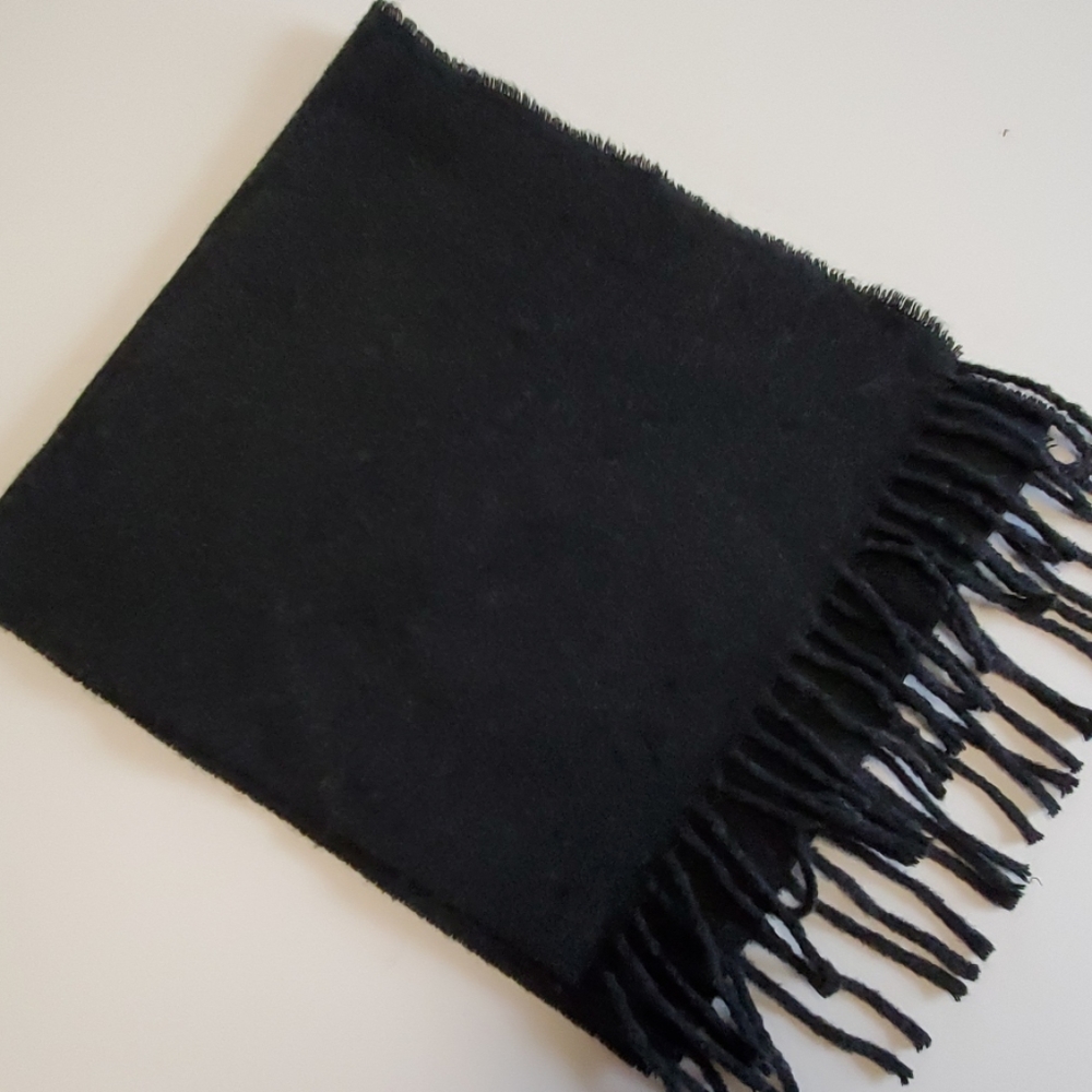 Geoffrey Beene charcoal scarf 12x54